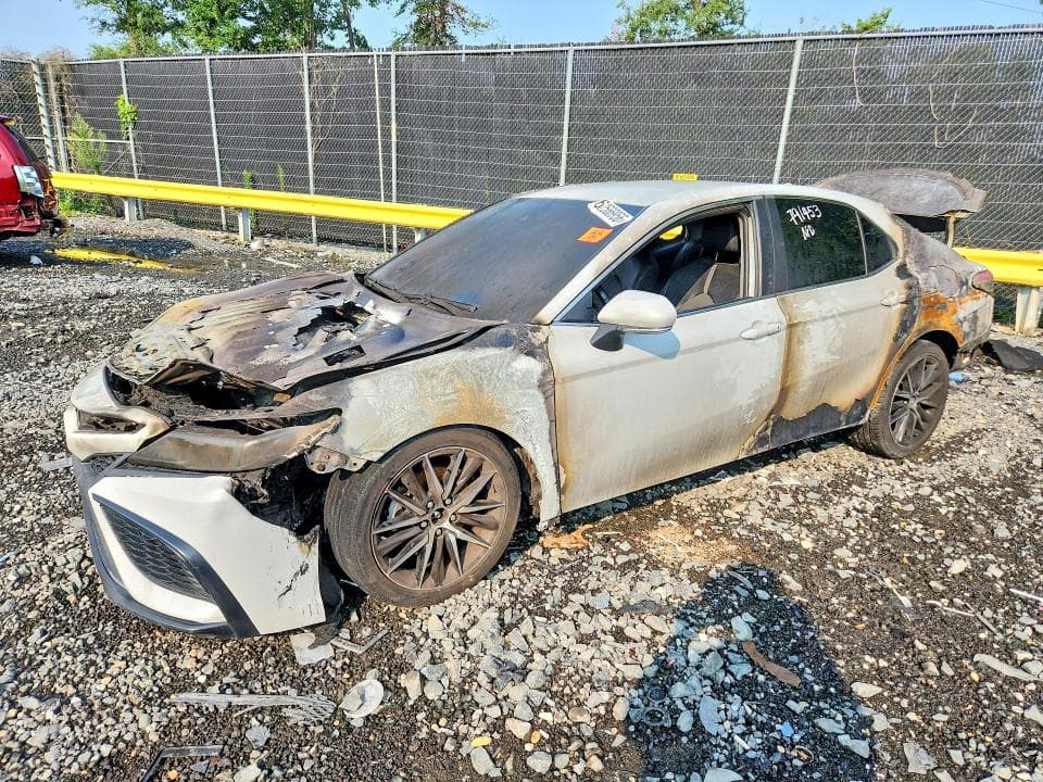 2022 TOYOTA CAMRY SE - 1