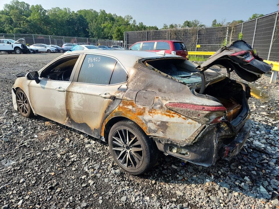 2022 TOYOTA CAMRY SE 2