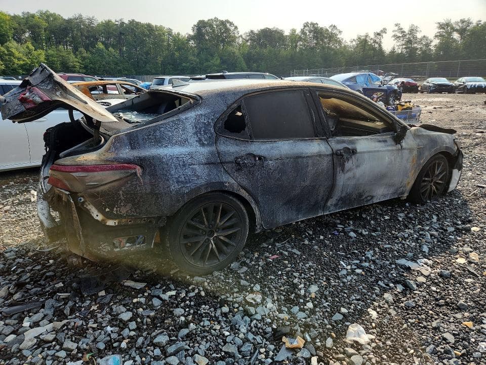2022 TOYOTA CAMRY SE 3