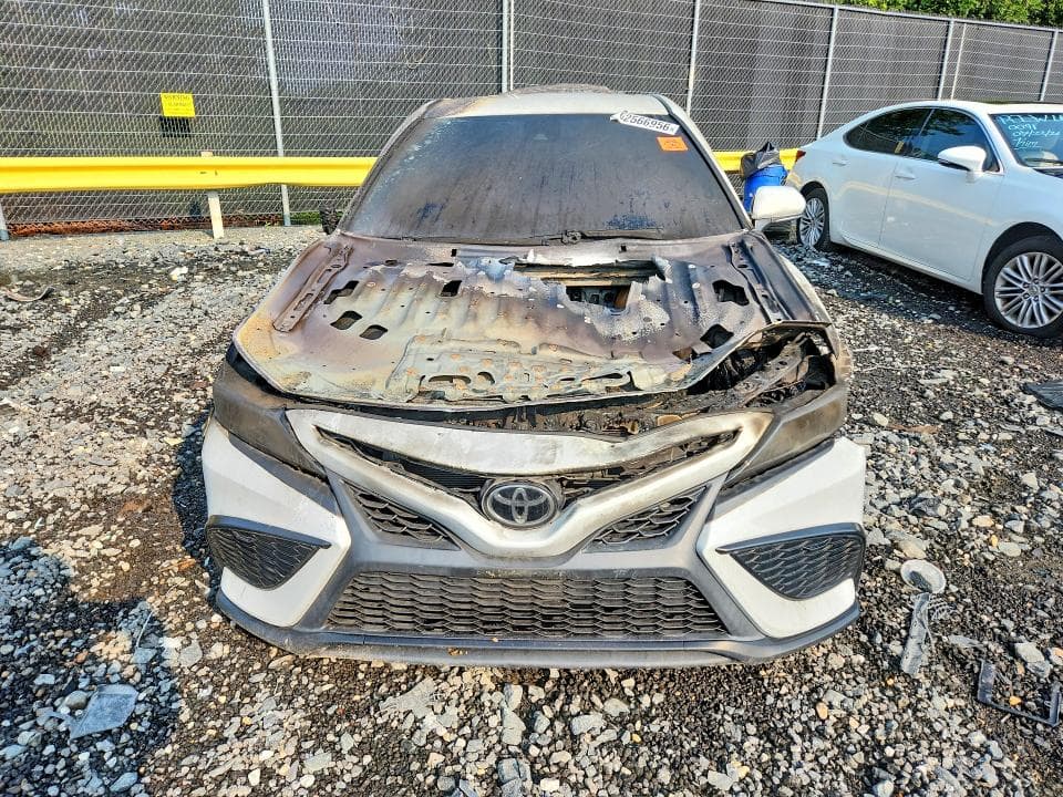 2022 TOYOTA CAMRY SE 5