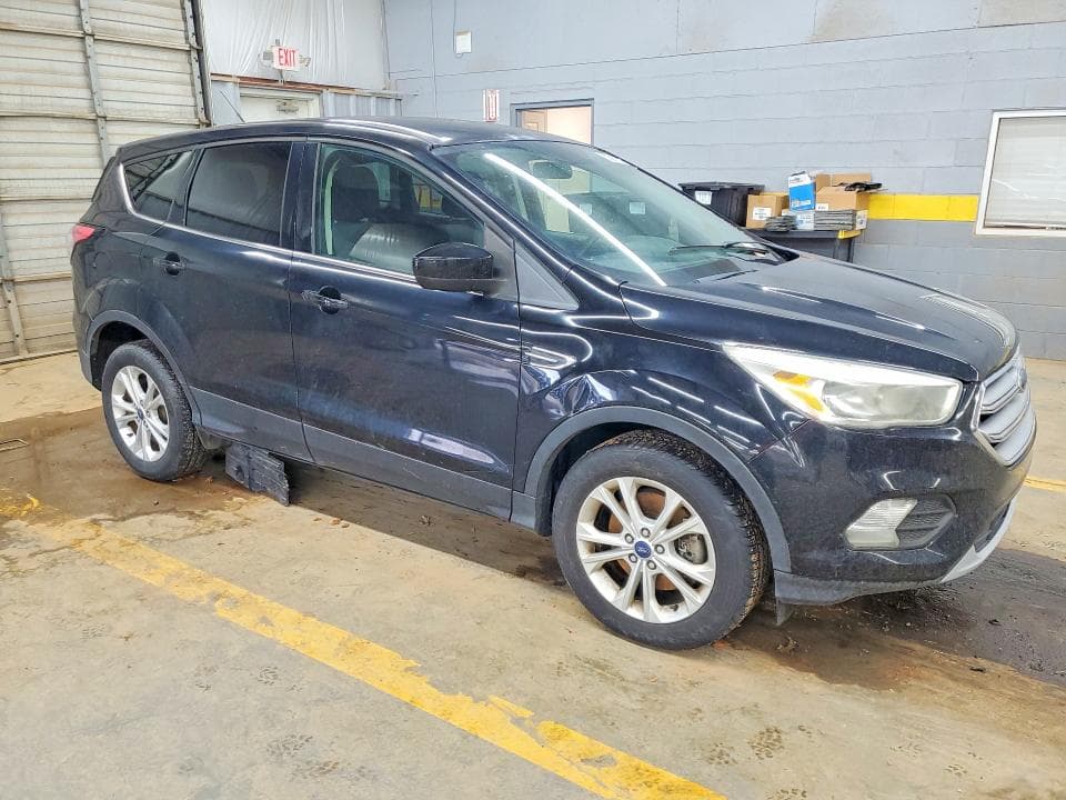 2017 FORD ESCAPE SE 4
