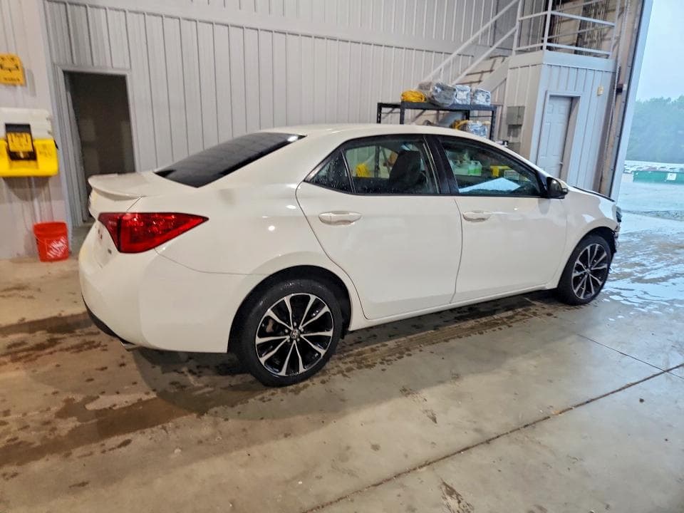 2019 TOYOTA COROLLA SE 3