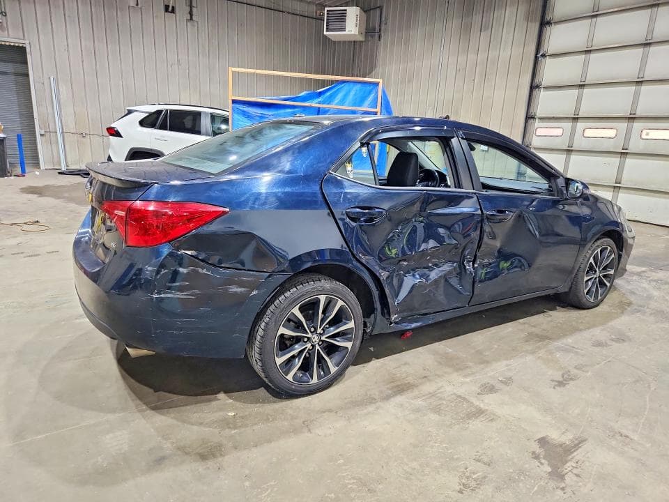 2017 TOYOTA COROLLA SE 3