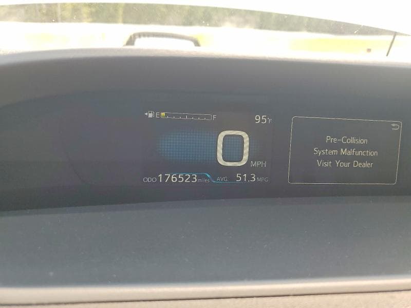 2017 TOYOTA PRIUS THREE 9