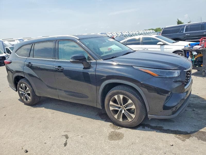 2022 TOYOTA HIGHLANDER XLE - 1