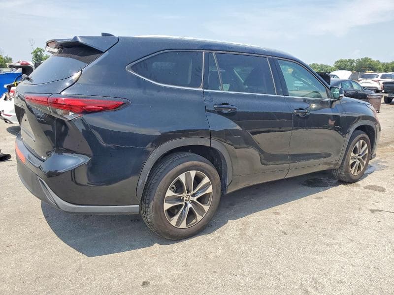 2022 TOYOTA HIGHLANDER XLE 4