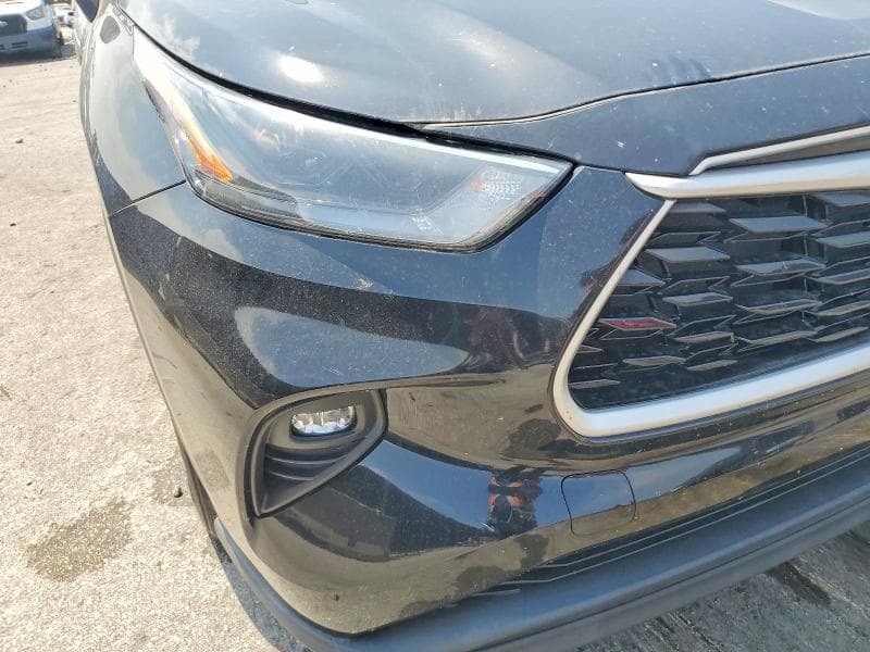 2022 TOYOTA HIGHLANDER XLE 9