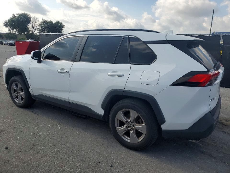 2022 TOYOTA RAV4 XLE 2