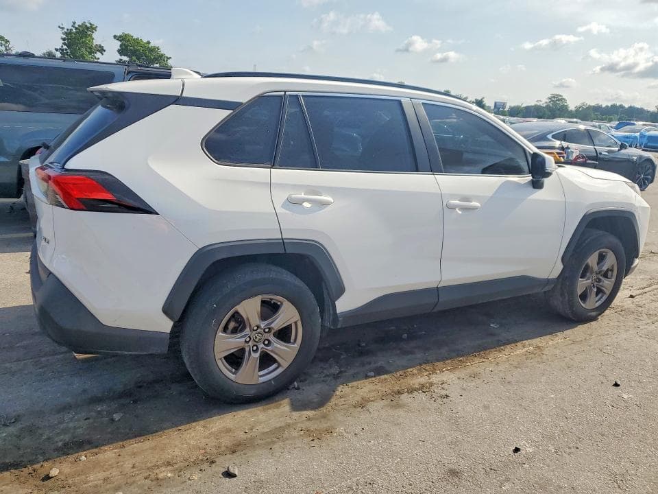 2022 TOYOTA RAV4 XLE 3
