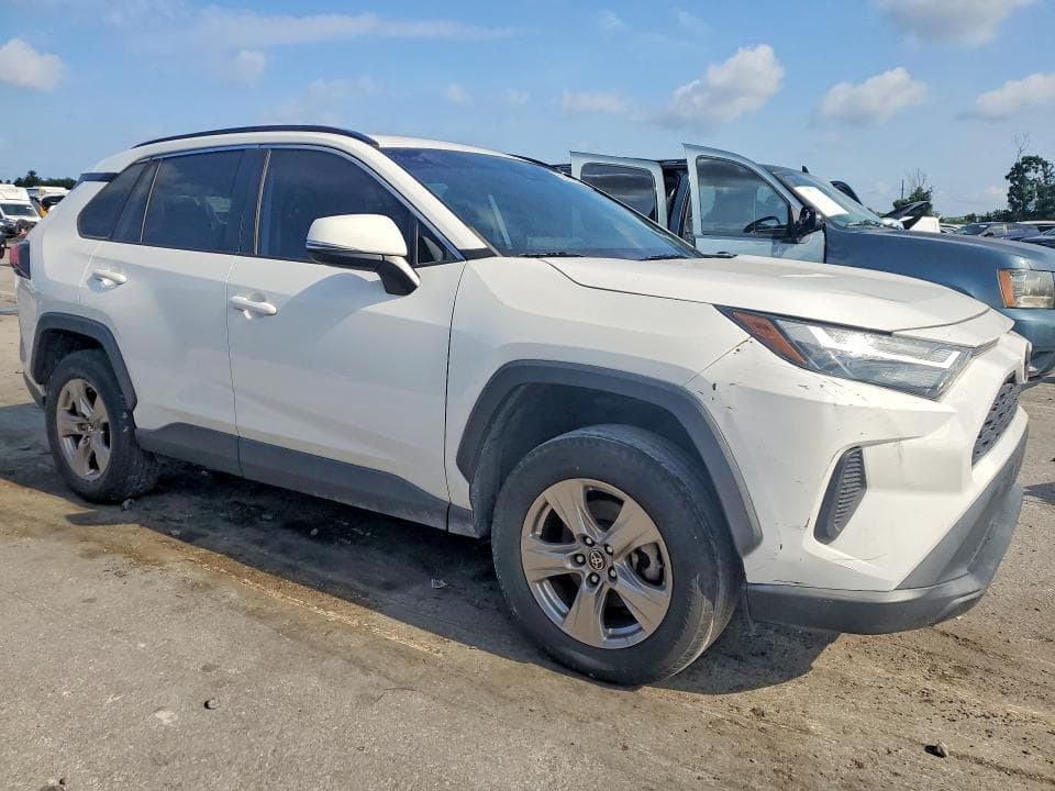 2022 TOYOTA RAV4 XLE 4