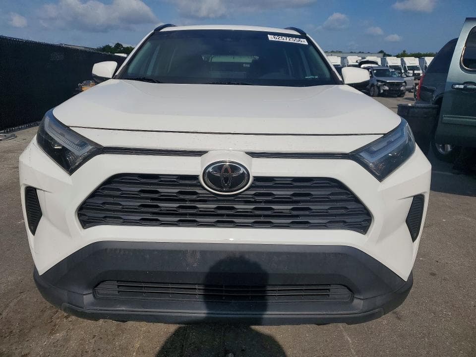2022 TOYOTA RAV4 XLE 5