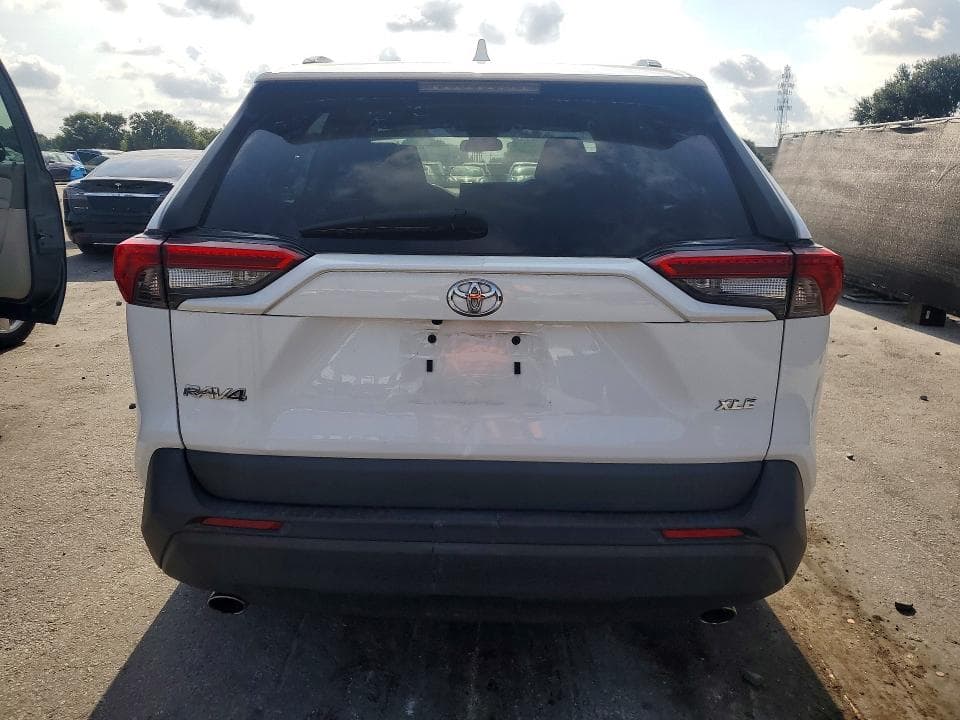 2022 TOYOTA RAV4 XLE 6