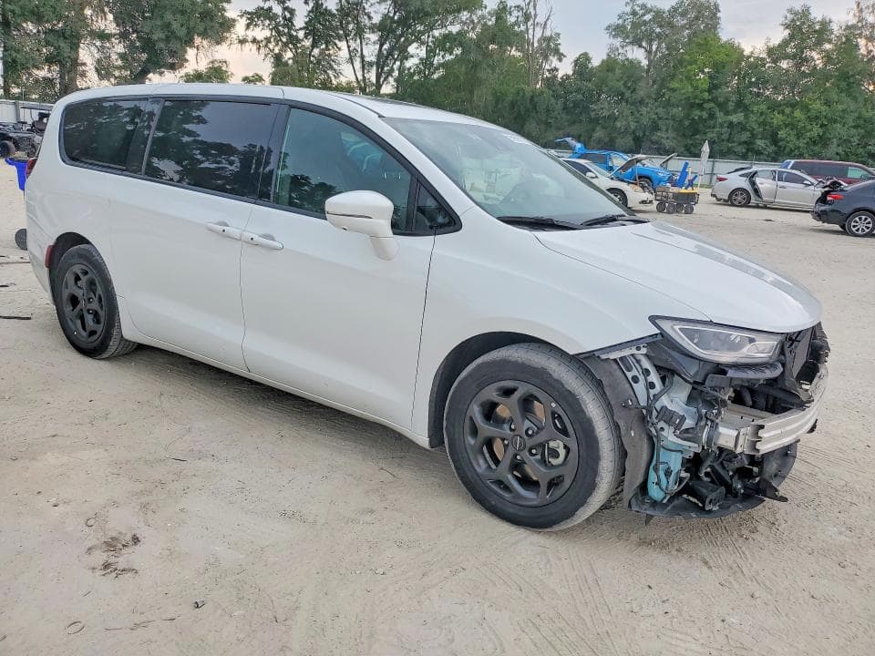 2022 CHRYSLER PACIFICA HYBRID LIMITED 4