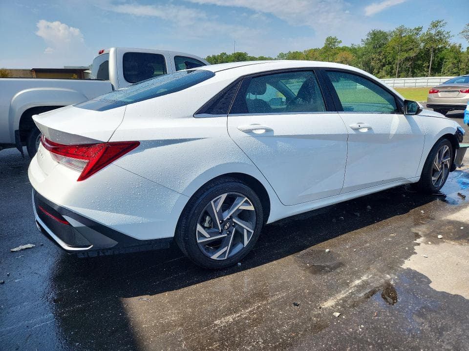 2025 HYUNDAI ELANTRA SEL 3