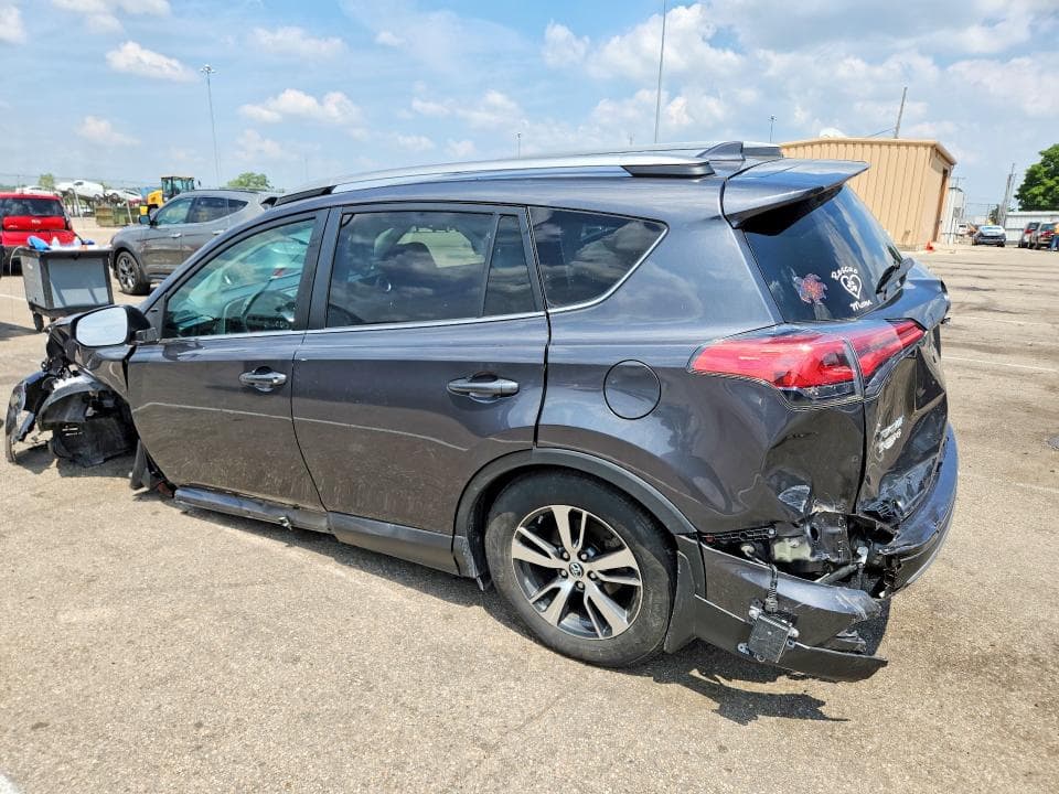 2018 TOYOTA RAV4 XLE 2