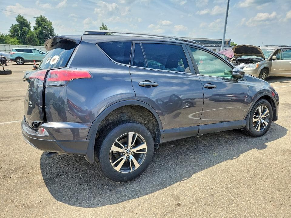 2018 TOYOTA RAV4 XLE 3