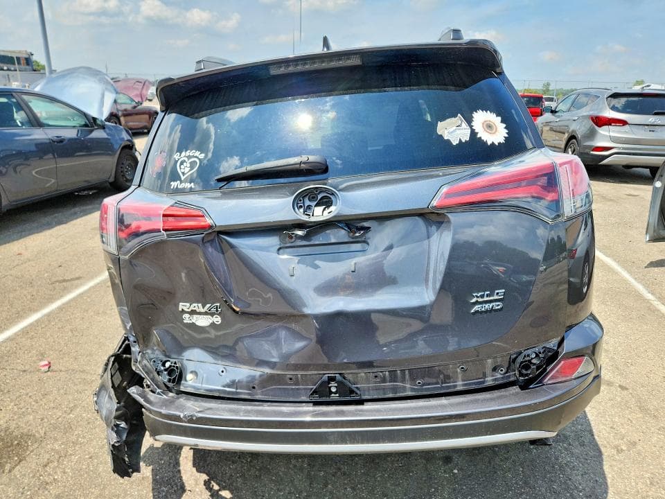 2018 TOYOTA RAV4 XLE 6