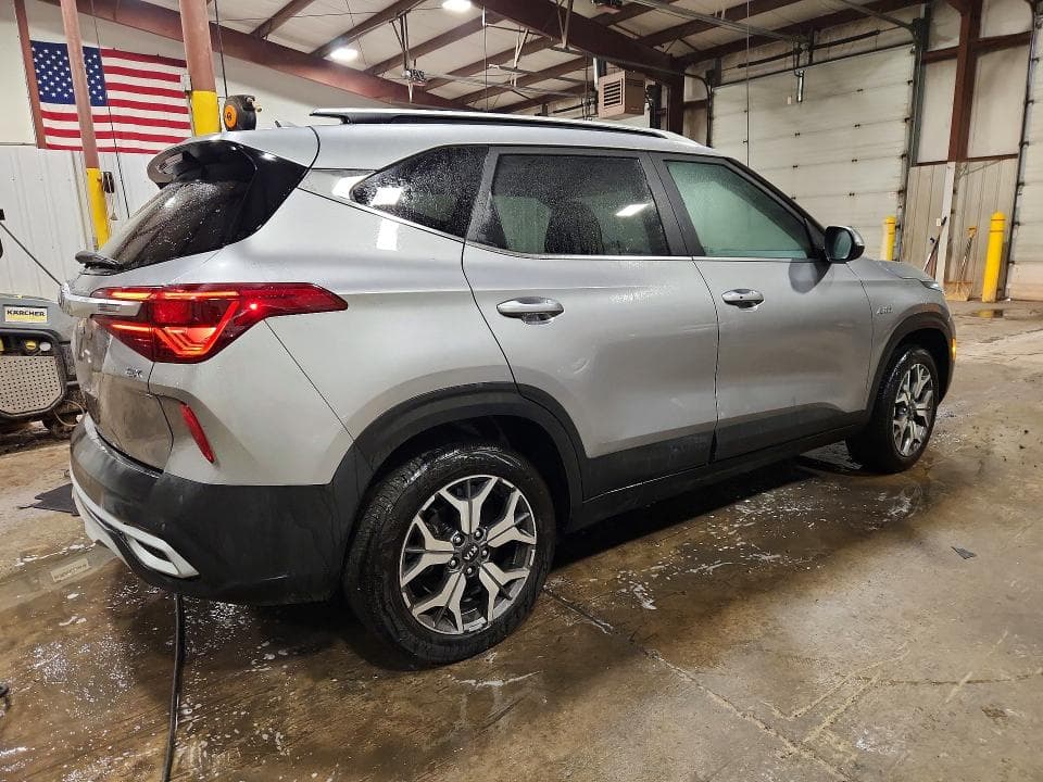 2021 KIA SELTOS EX 3