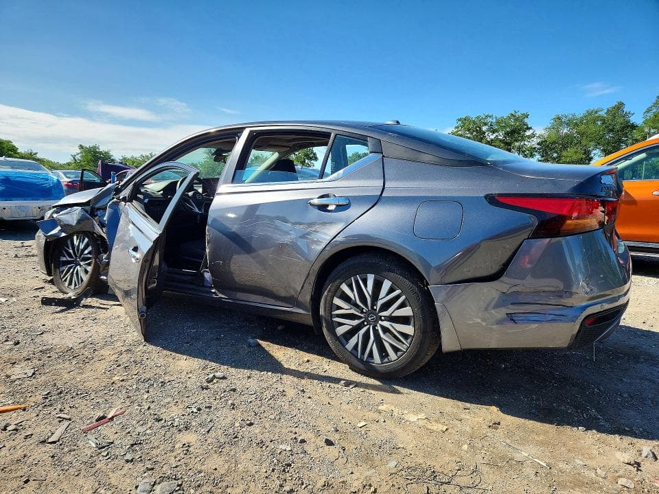 2024 NISSAN ALTIMA SV 2