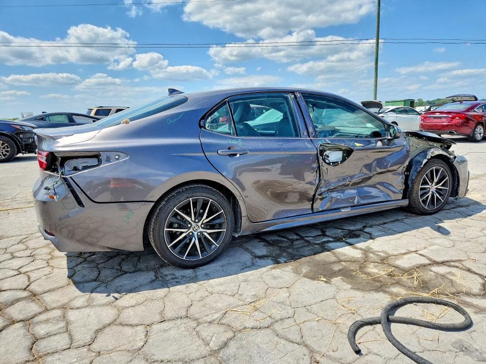 2021 TOYOTA CAMRY SE 3