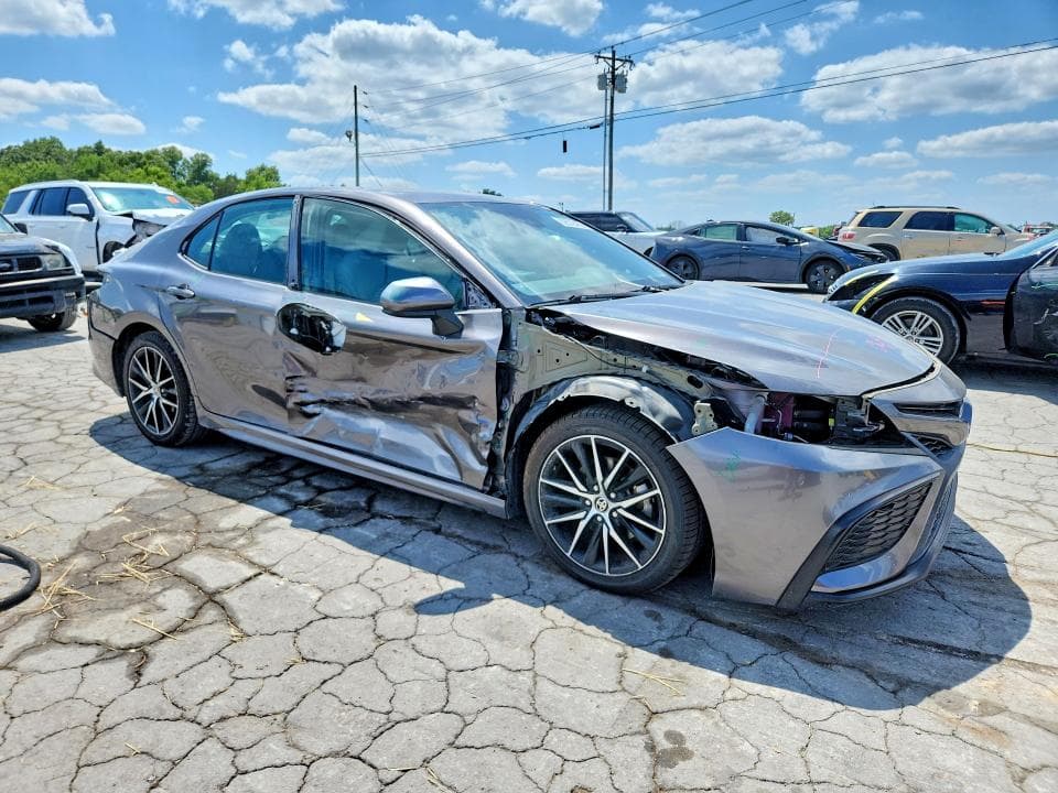 2021 TOYOTA CAMRY SE 4