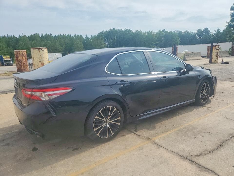 2018 TOYOTA CAMRY SE 3