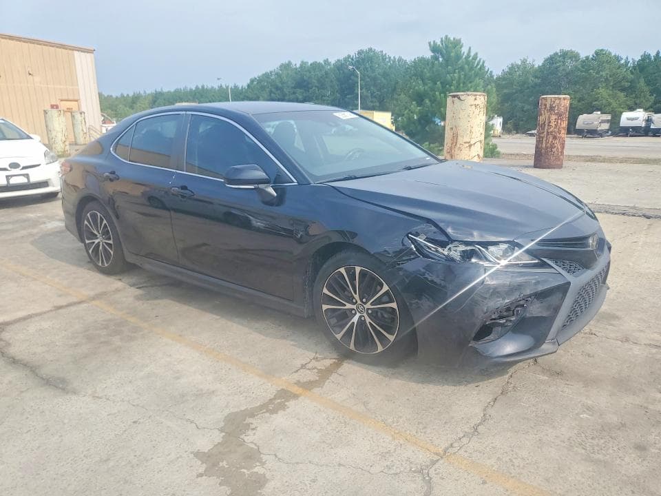 2018 TOYOTA CAMRY SE 4