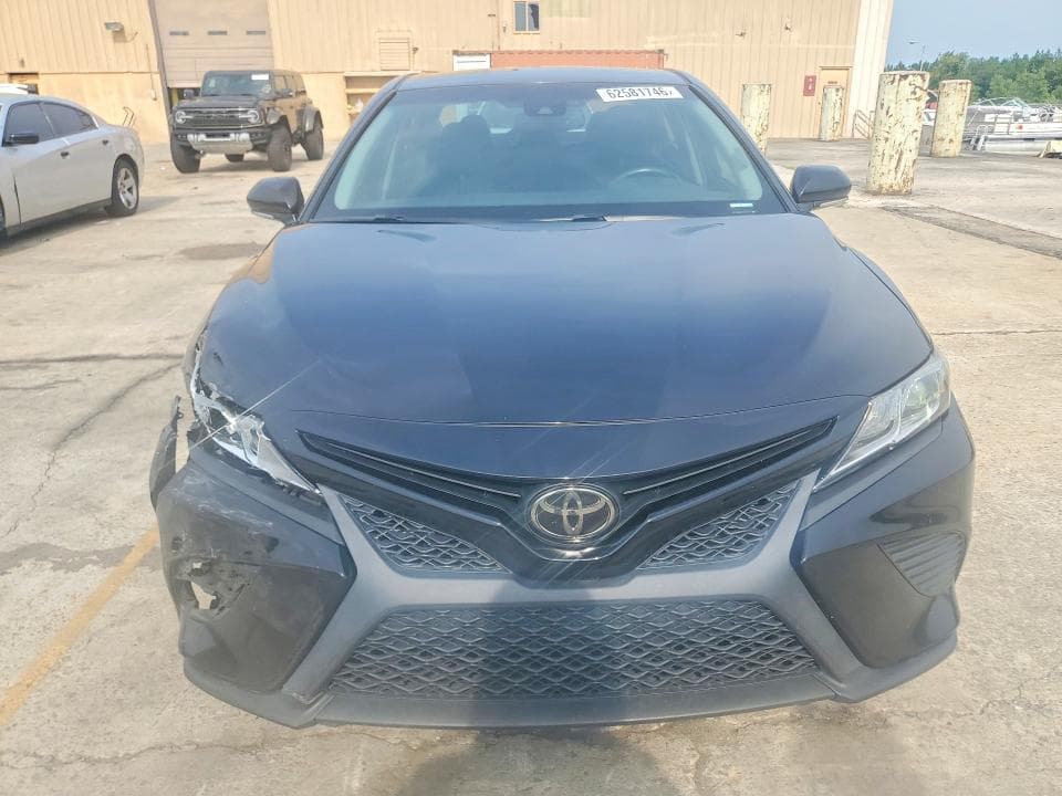2018 TOYOTA CAMRY SE 5