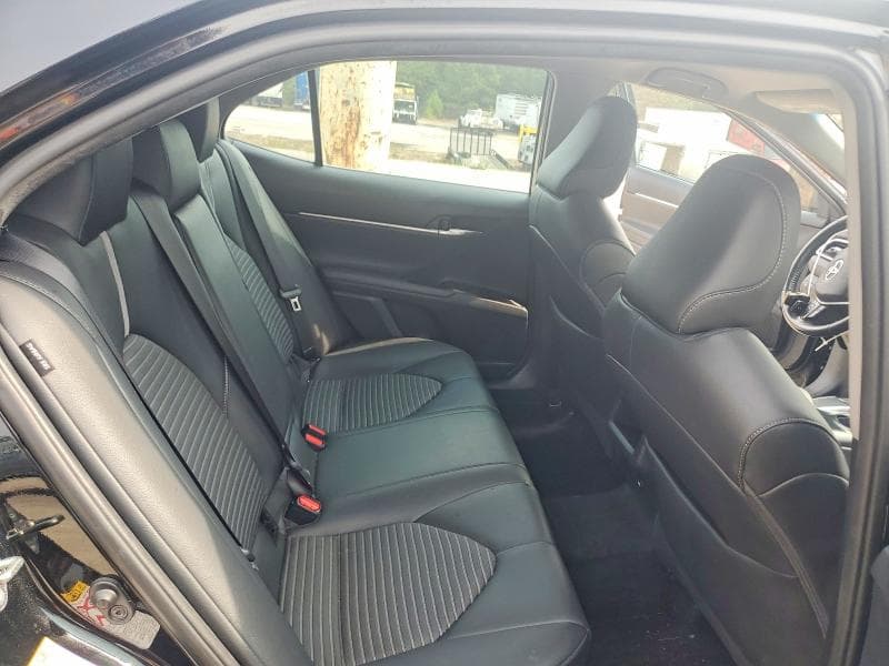 2018 TOYOTA CAMRY SE 10