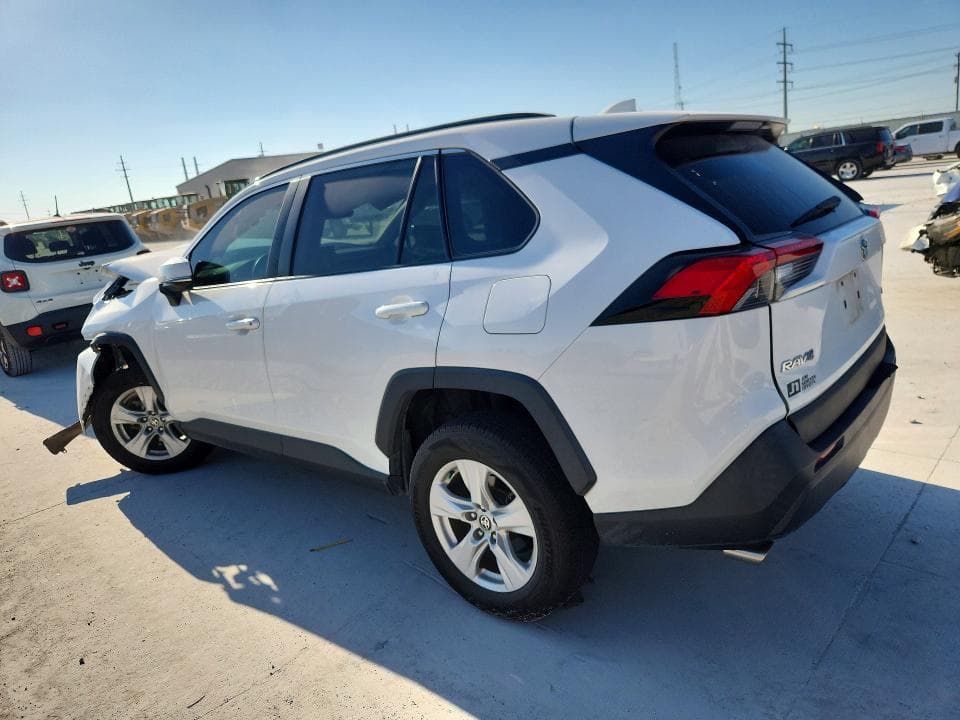 2021 TOYOTA RAV4 XLE 2