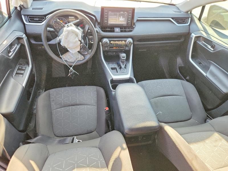 2021 TOYOTA RAV4 XLE 8