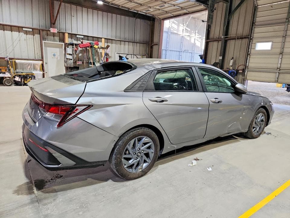 2024 HYUNDAI ELANTRA SEL 3
