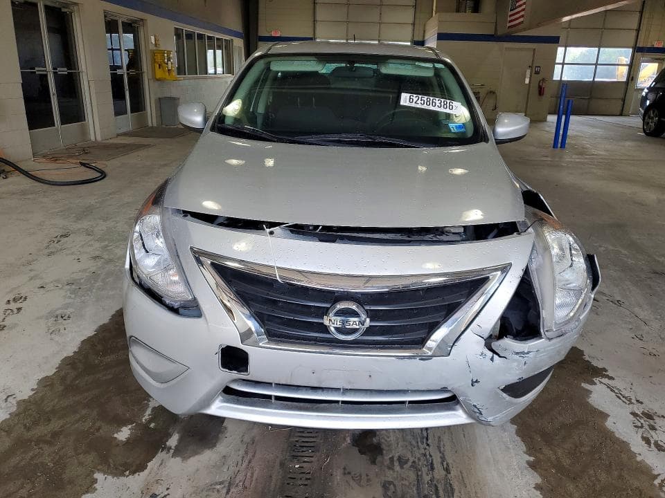 2019 NISSAN VERSA SV 5