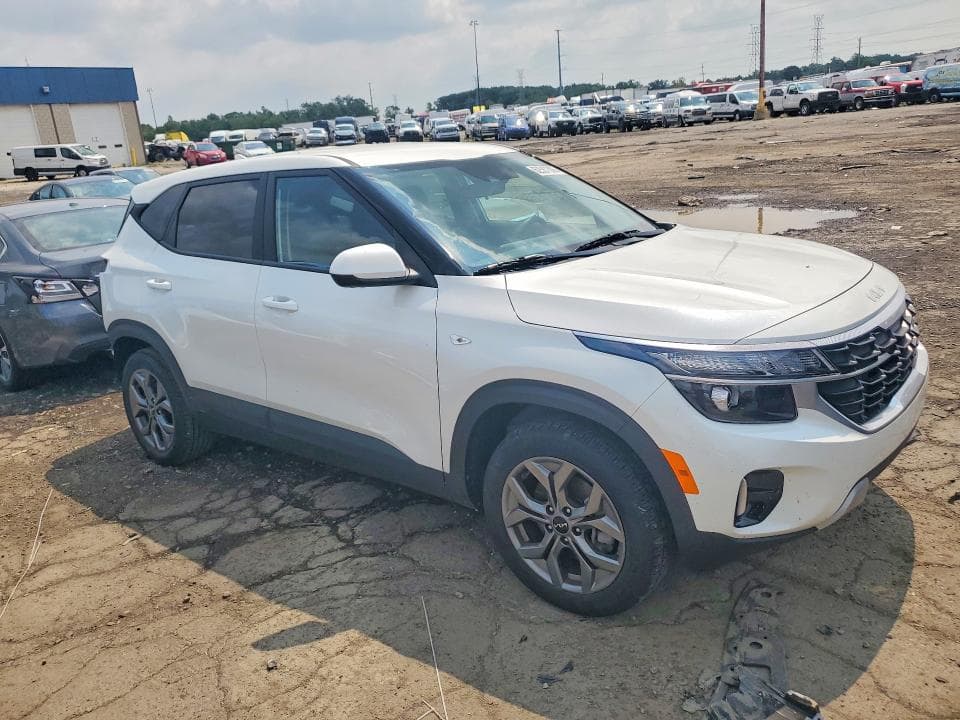 2024 KIA SELTOS LX 4
