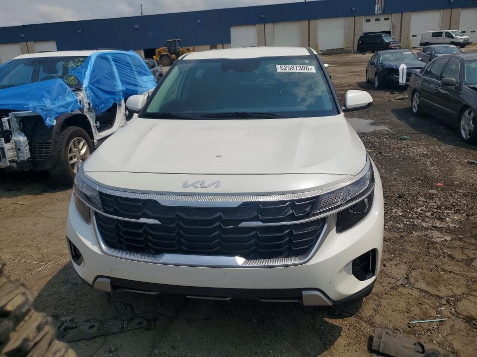 2024 KIA SELTOS LX 5