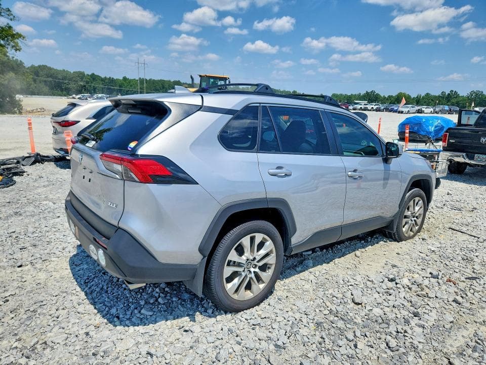2025 TOYOTA RAV4 XLE PREMIUM 3