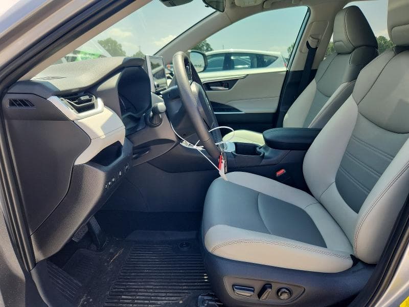 2025 TOYOTA RAV4 XLE PREMIUM 7