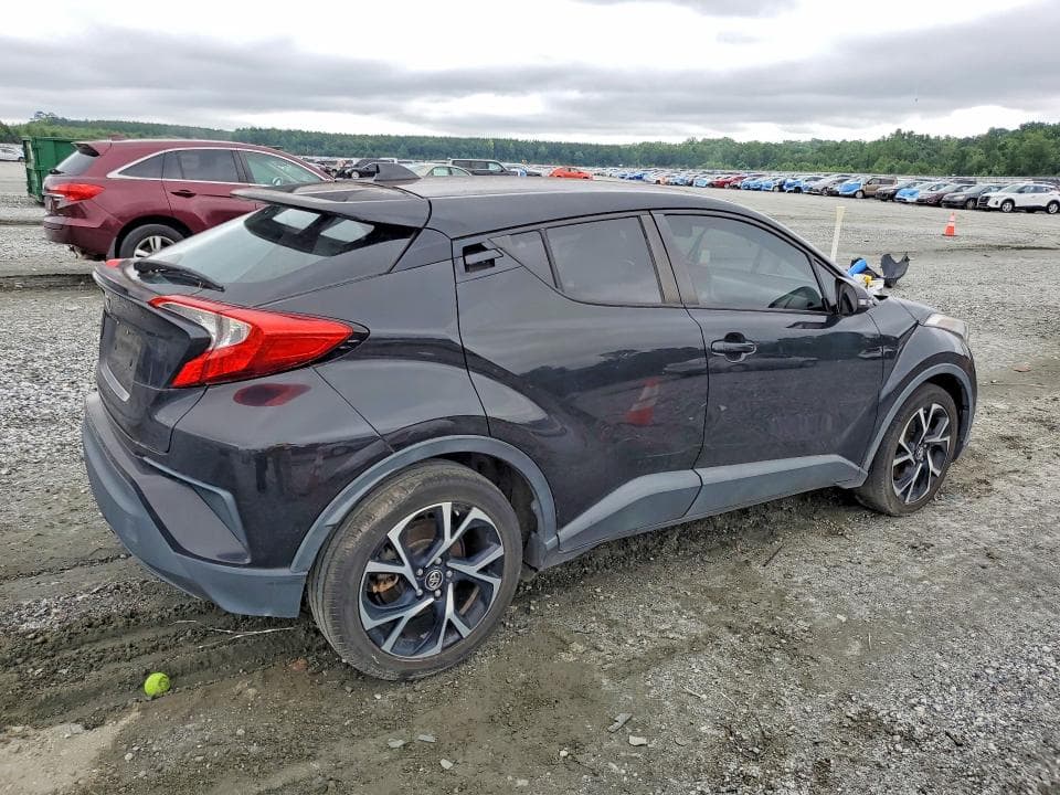 2019 TOYOTA C-HR XLE 3