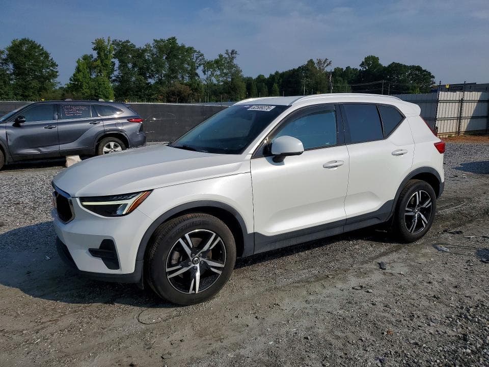2023 VOLVO XC40 CORE - 1