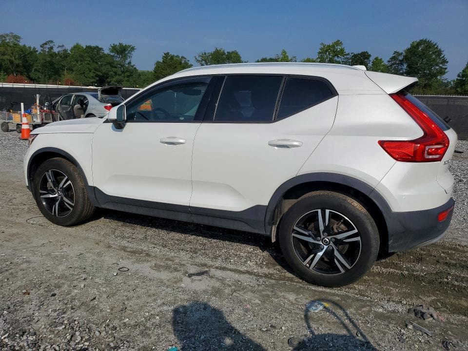 2023 VOLVO XC40 CORE 2