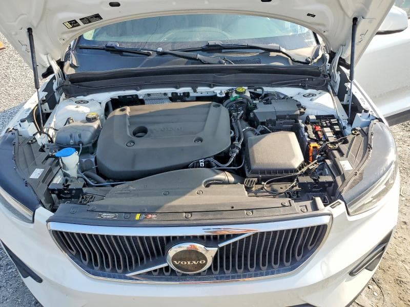 2023 VOLVO XC40 CORE 12