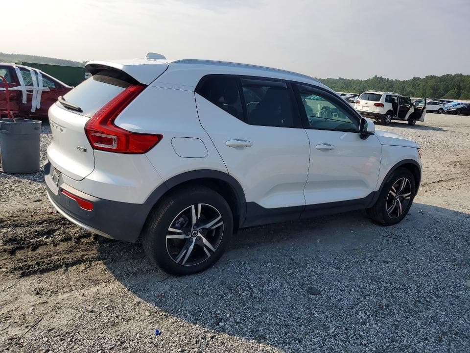 2023 VOLVO XC40 CORE 3