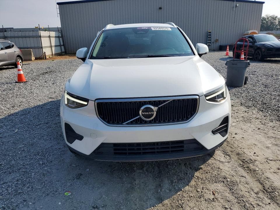 2023 VOLVO XC40 CORE 5