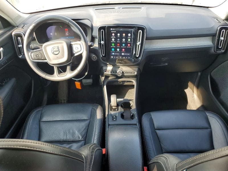 2023 VOLVO XC40 CORE 8