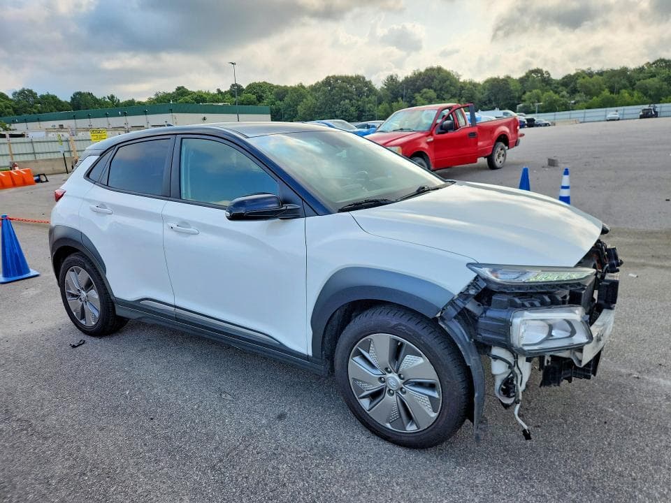 2021 HYUNDAI KONA SEL 4