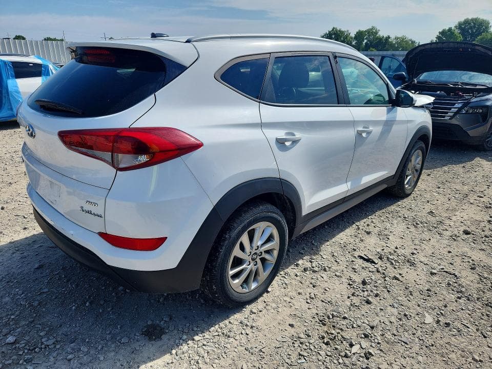 2017 HYUNDAI TUCSON SE 3