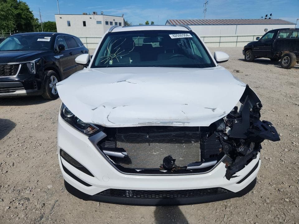 2017 HYUNDAI TUCSON SE 5