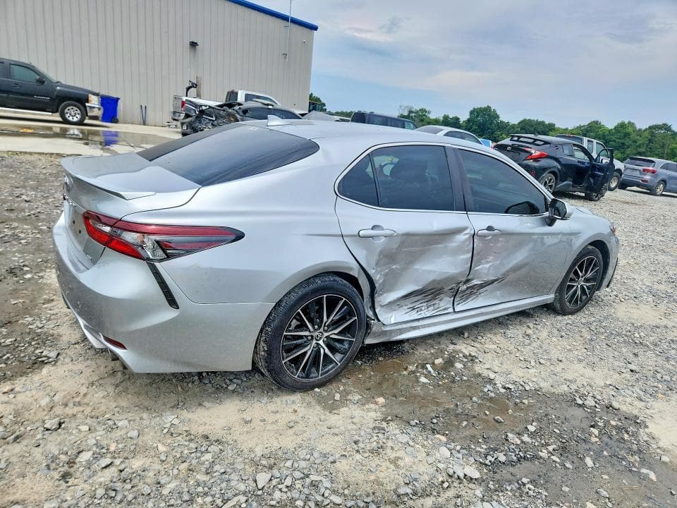 2022 TOYOTA CAMRY SE 3