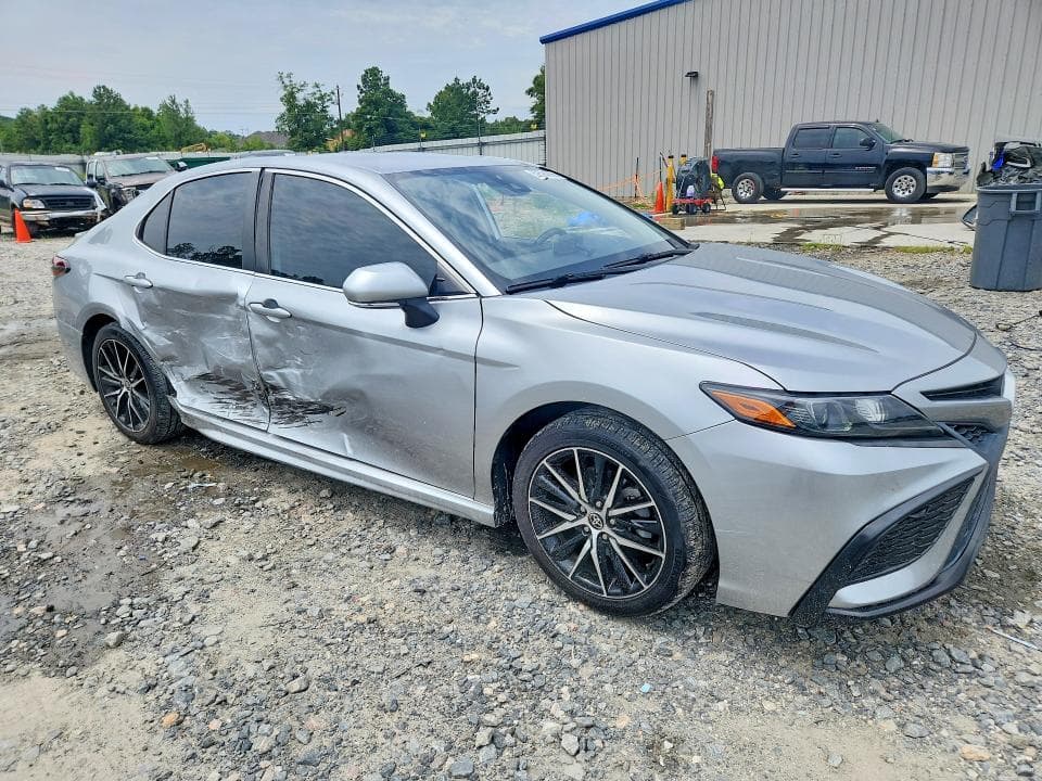 2022 TOYOTA CAMRY SE 4