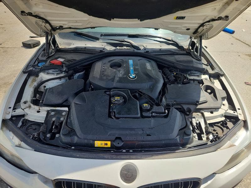 2017 BMW 330E 11